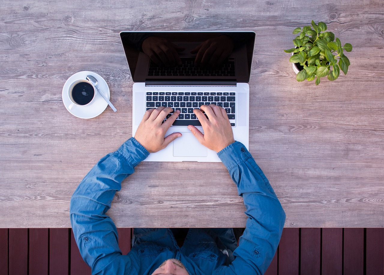 11 Compelling Reasons to Invest in After-Hours IT Support for Your Business 2 laptop 2838918 1280